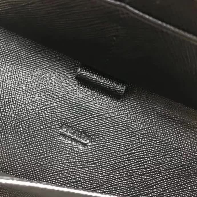 【原版皮】普拉达/Prada 拉链钱夹,选用十字纹小牛皮镶嵌彩带鳄鱼纹裁制而成,经典之作,简单时尚,款号:2ML188