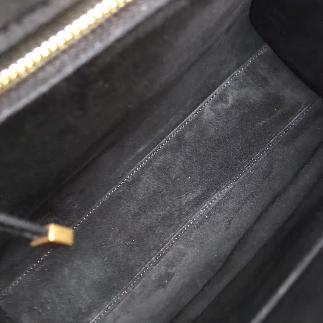 【原版皮】迪奥/Dior 手提包,选用蛇皮纹小牛皮裁制而成,饰以品牌标识字母锁扣,低调奢华,简约时尚