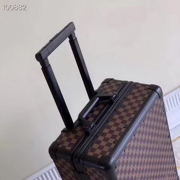 路易威登/LV 旅行箱,釆用高端PVC面料,耐磨,高档大气的LOGO,独特设计理念,趣味横生,时尚潮流,复古风格与完美工艺,二者结合
