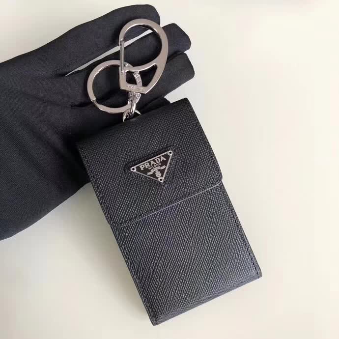 【原版皮】普拉达/Prada 钥匙包，车钥匙包，选用十字纹小牛皮镶嵌三角唛徽标，男女通用款，简单时尚，款号：1TT081