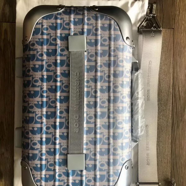 迪奥Dior X 日默瓦/RiMoWa 独家定制款化妆箱,汇集艺术,时尚与设计,领先时装周发售,体现精湛的手工匠艺和专业技术