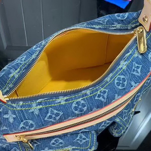 【原版皮】路易威登/LV 中古系列牛仔布手提包,选用丹宁材质铺陈Monogram图案,彰显手袋的同时囊括功能性细节,精巧点缀金色金属件,款号:M95050