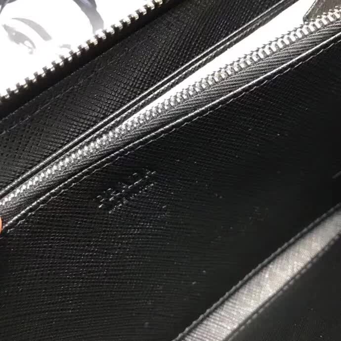【原版皮】普拉达/Prada 拉链钱夹,选用十字纹小牛皮镶嵌彩带鳄鱼纹裁制而成,经典之作,简单时尚,款号:2ML317