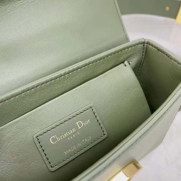 【原版皮】迪奥/Dior 30Montaigne Mini Box全皮系列,极简,高级的,带着随性的慵懒感觉,虽然说是小号,容量也是很能打的,上身无敌好看,款号:M9204